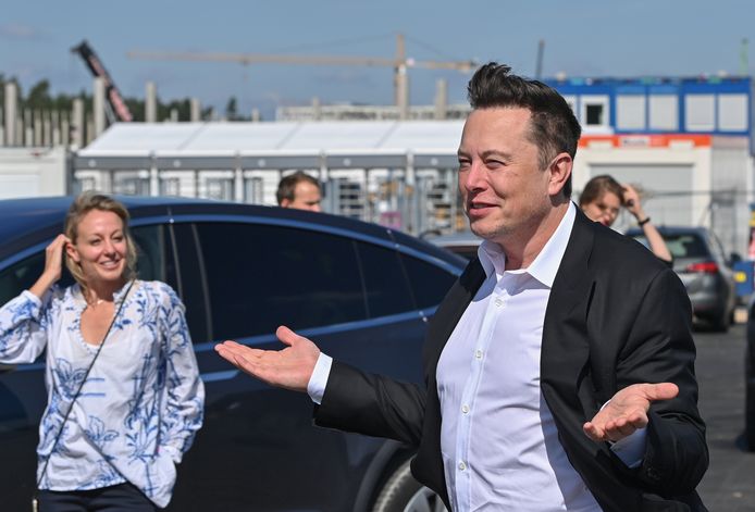 Teslabaas Elon Musk bezocht dit najaar de nieuwe Gigafactory die bij Berlijn wordt gebouwd. Hij overweegt daar ook een kleiner model, speciaal voor de Europese markt, te gaan bouwen.