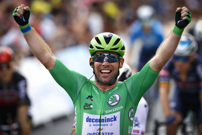 Nummer 33! Cavendish klopt Van Aert en Philipsen en komt op één zege van  Merckx | Sport | hln.be