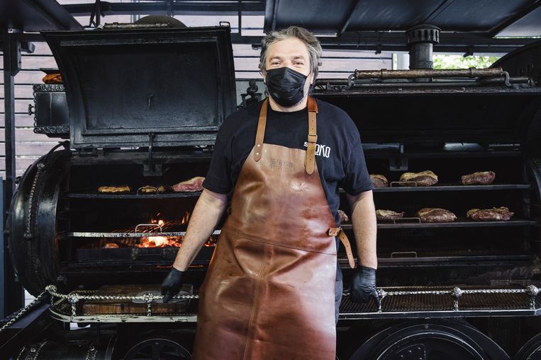 Cleo Vizioli weet niet hoelang hij het nog volhoudt met zijn barbecuelocomotief en zijn cateringbedrijf. Beeld Carlotta Cardana