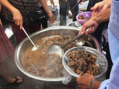 Le festival de la viande de chien ouvre ses portes