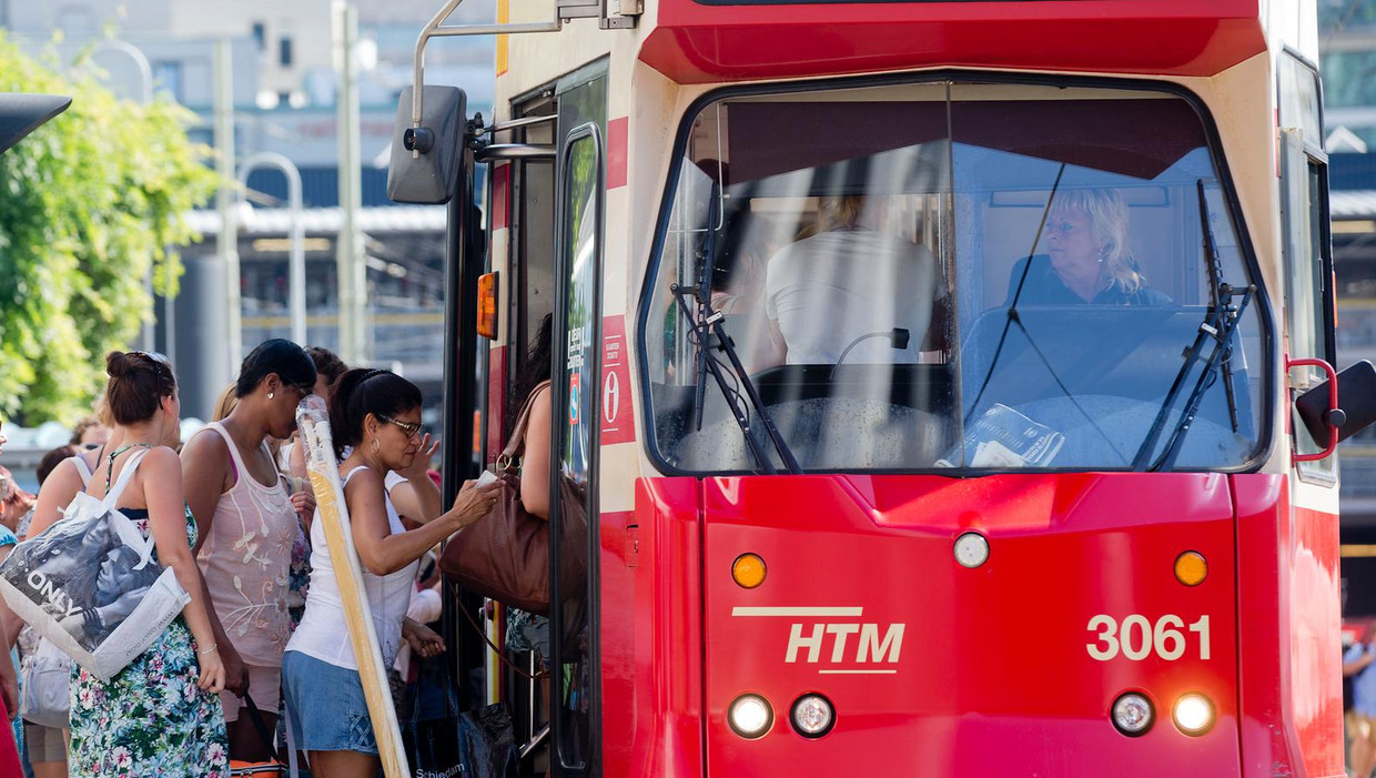 Drukke trams tijdens de zomervakantie. Beeld anp
