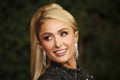 Paris Hilton brengt hernieuwde versie van ‘Stars Are Blind' uit