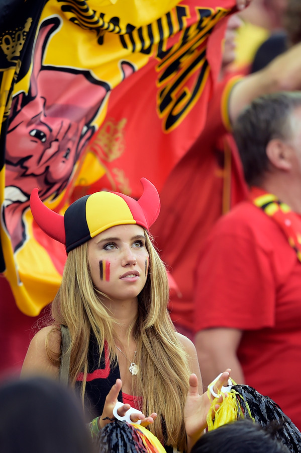 Бельгийские фанатки. Бельгийцы внешность. Бельгийцы девушки. Бельгийские женщины. Аксель деспигелере.