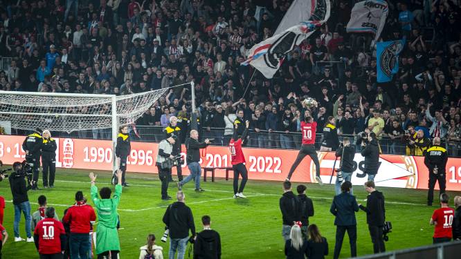 PSV viert in eigen stadion feest met bijna 20.000 fans