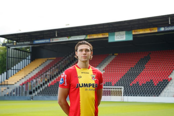 File:Go Ahead Eagles - FC Volendam - 52914785291 (Willum Þór  Willumsson).jpg - Wikipedia