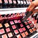 Verkoop make-up stijgt na einde lockdown, behalve lippenstift
