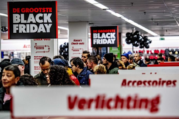 Black Friday in de MediaMarkt in Rotterdam