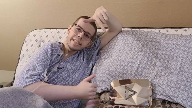 Wereldberoemde youtuber (23) overleden aan kanker: ‘Dit waren de gelukkigste jaren van mijn leven’