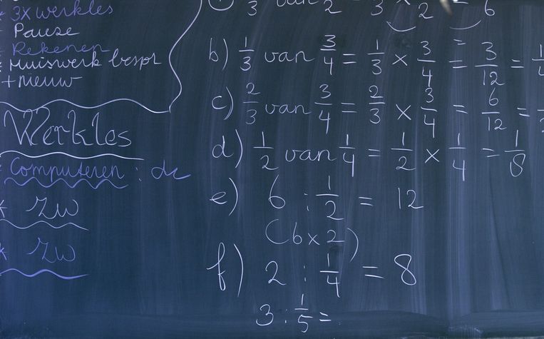 Kun je een accountant – opgeleid om de jaarrekening te controleren – een les over breuken in groep 8 toevertrouwen?  Beeld Sake Elzinga/ANP 