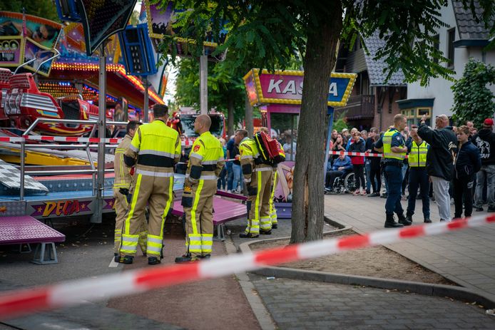 Hulpdiensten op de kermis in Wijchen na het ongeval in september 2019.