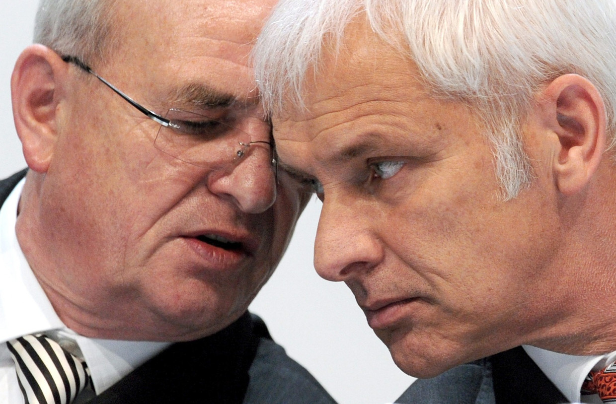 Martin Winterkorn (L) en Matthias Müller (R) in 2011. Beeld epa