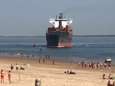 Un porte-conteneurs s’approche dangereusement d’une plage aux Pays-Bas