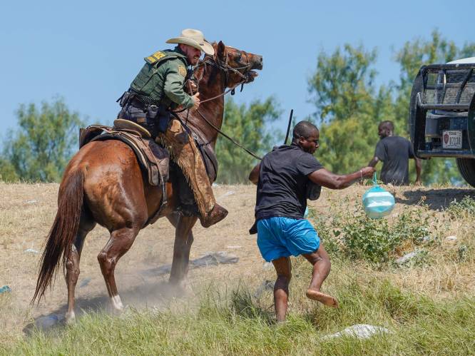 Geschokte reacties op beelden van Amerikaanse grenspolitie die migranten met paarden opjaagt