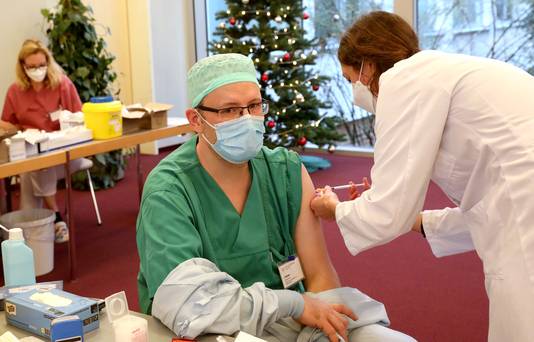 Duitsland, met een bevolking van 83 miljoen, startte zijn vaccinatiecampagne op 27 december. 