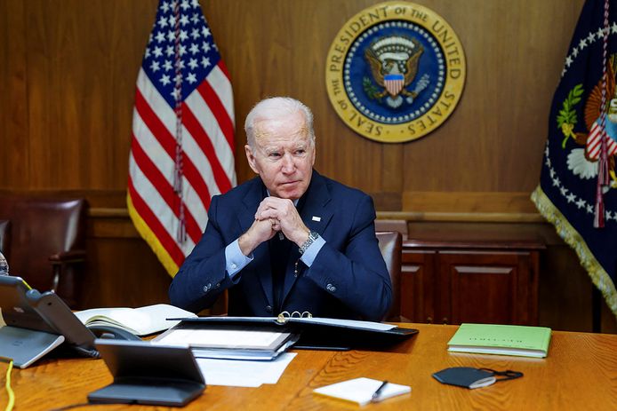 Amerikaans president Joe Biden tijdens zijn telefoongesprek van zaterdagavond met zijn Russische ambtgenoot Vladimir Poetin.