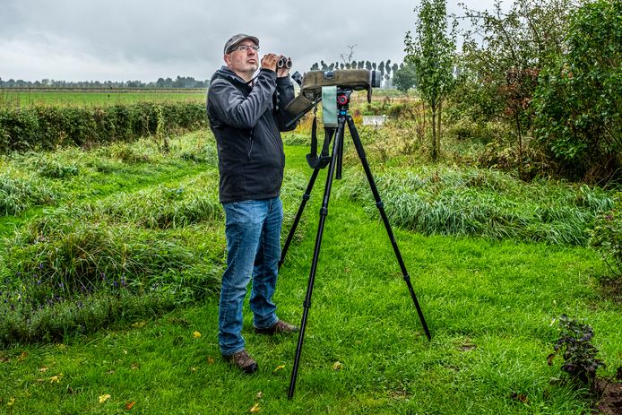 Harvey van Diek is vogelaar en werkzaam bij Sovon Vogelonderzoek Nederland. Vanuit zijn woning in Kekerdom deed hij mee aan de jaarlijkse Tuinvogeltelling van de Vogelbescherming en Sovon.