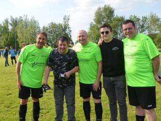 BV's nemen het op tegen sporters met een beperking  tijdens ludiek voetbaltornooi om eenjarige Haaltertse G-sportclub te steunen