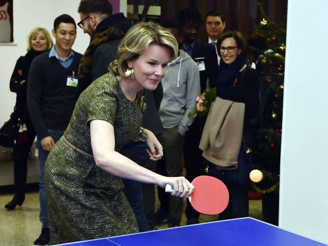 Koningin Mathilde waagt zich aan partijtje pingpong