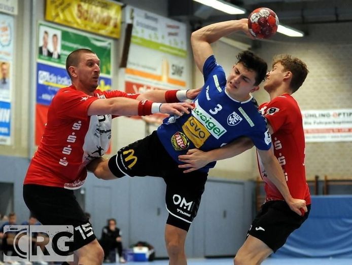 Thomas Houtepen uit Middelburg in actie voor zijn club TV Cloppenburg.