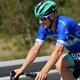 Profrenner duwt amateurfietser twintig kilometer naar huis