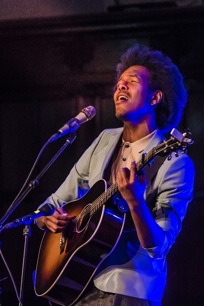 Jeangu Macrooy uit Enschede lijkt Songfestival ‘mooi podium’ Enschede