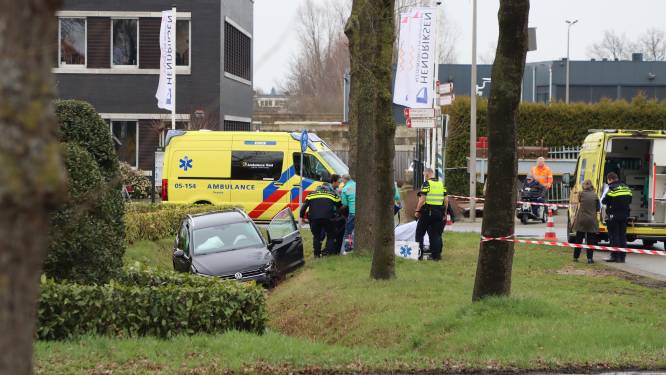 Twee gewonden bij eenzijdig ongeval in Tubbergen, bestuurder naar ziekenhuis