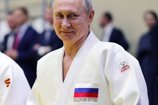 President Poetin in judo-outfit.