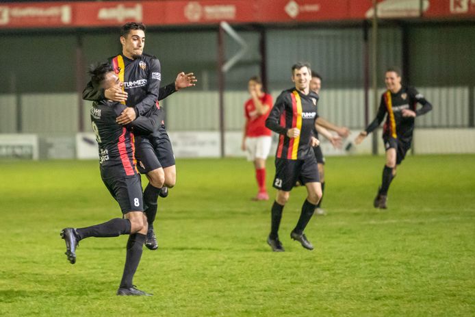 Vreugde na de goal van Dosko