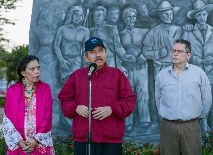 Daniel Ortega (midden), president van Nicaragua.