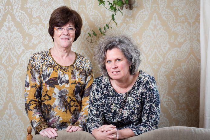 Hilde (links) met rouwconsulent Marleen Vertommen: "Ik keek mijn verdriet recht in de ogen."
