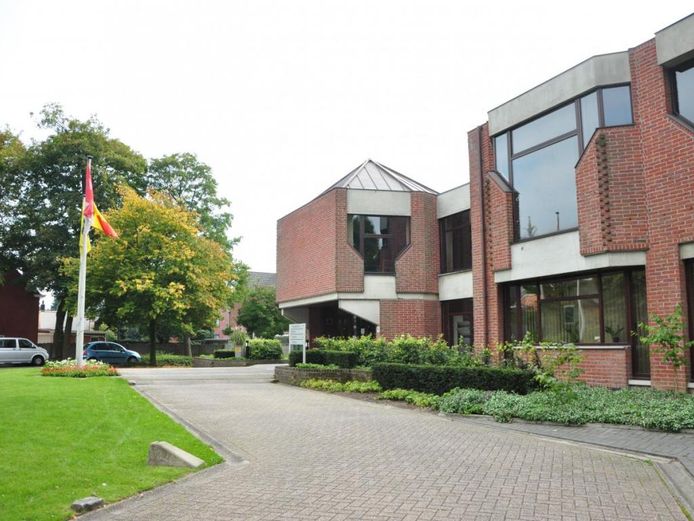 Het gemeentehuis van Rijkevorsel gaat ergens in 2023 voor minstens anderhalf jaar ontruimd worden voor een grondige renovatie. De diensten nemen hun intrek in het klooster en in het onthaalgebouw van de OCMW-campus.