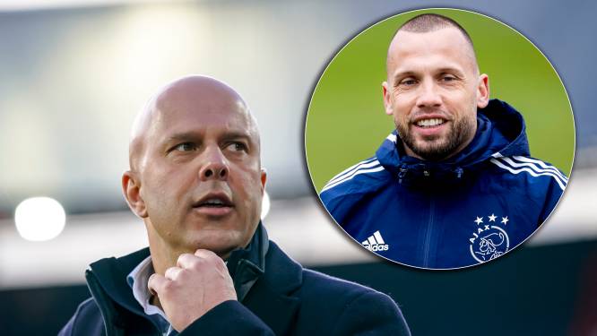 Feyenoord-coach Arne Slot kan wel lachen om teksten John Heitinga: ‘Vind het een leuk stukje humor’