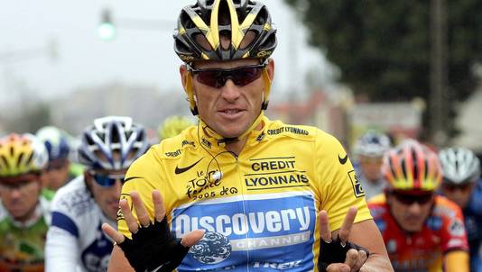 Lance Armstrong, die zijn gele truien verloor nadat hij toegaf doping te hebben gebruikt, op een foto uit 2005.