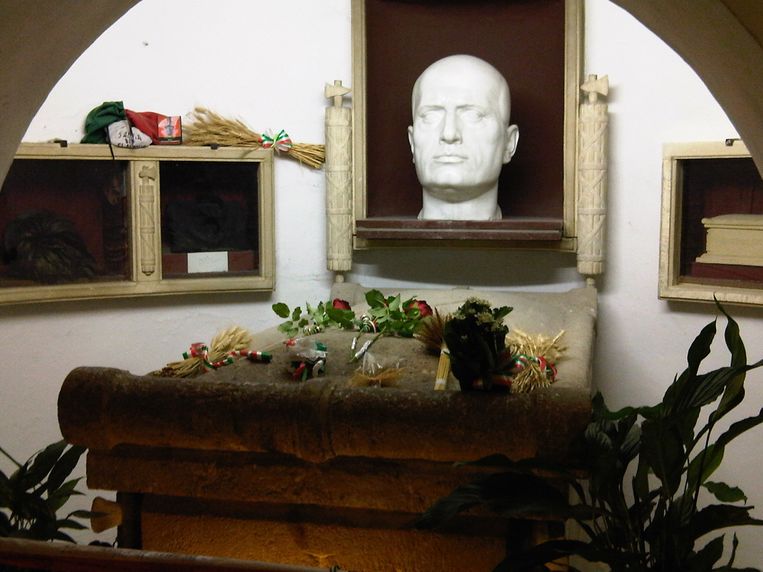 De tombe van Mussolini in Predappio. Beeld cc - lovio