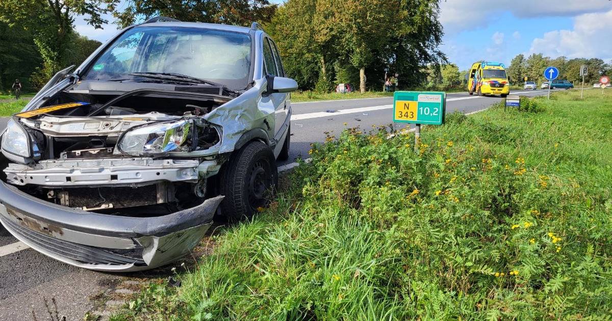 Automobilist gewond bij aanrijding op N343 in Reutum.