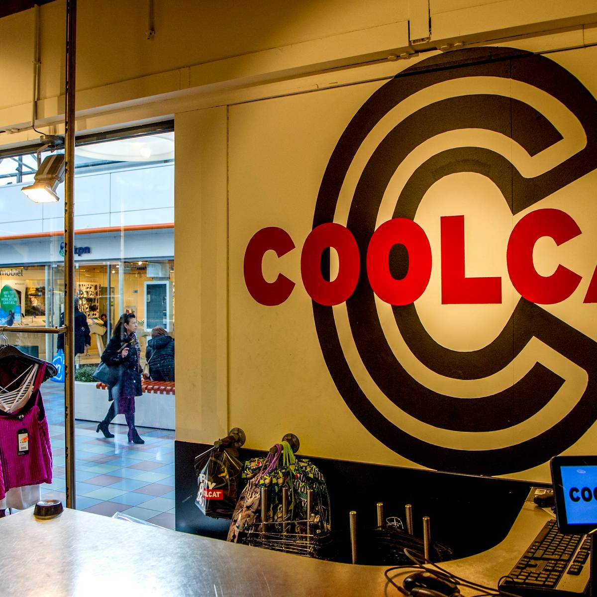 Doek valt alsnog voor CoolCat winkel gaat als webshop verder Economie AD