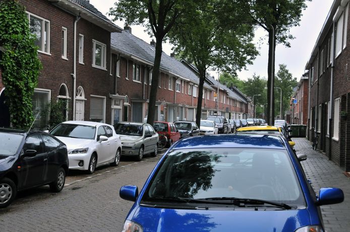 Grashoff gaf aan zich wel net als de VVD zorgen te maken over de wachtlijst voor parkeerplaatsen die maar niet korter wordt. De wethouder noemt het ongelukkig dat mensen er jarenlang op staan.