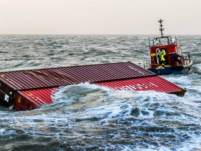Bergingsoperatie van overboord geslagen containers op Noordzee opnieuw uitgesteld door onstuimig weer