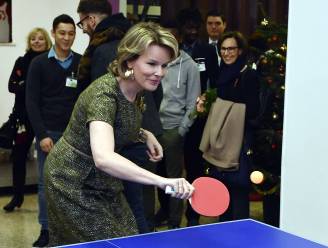 Koningin Mathilde waagt zich aan partijtje pingpong