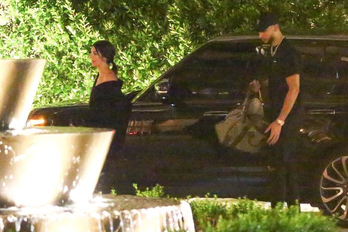 Kendall Jenner en Ben Simmons arriveerden donderdagochtend samen aan het Waldorf Astoria Hotel in Beverly Hills.
