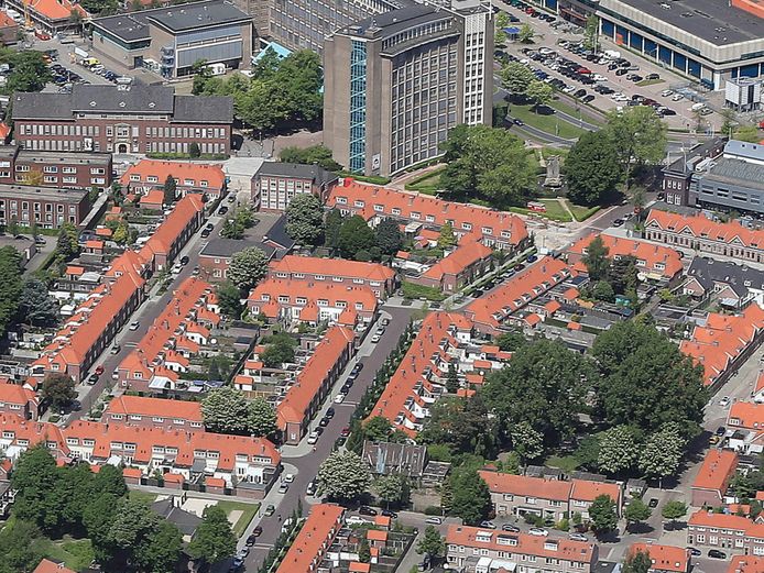 Strijp van boven. Het kerkje van Prijt, midden onderaan zichtbaar, hier nog niet afgebrand.