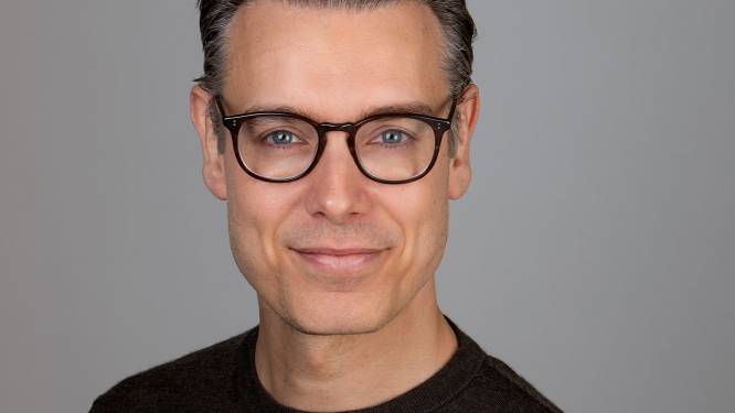 Hij begint zich een beetje zorgen te maken over zijn erectieprobleem
