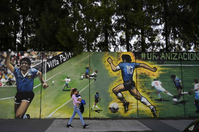 Een muurschildering in Buenos Aires van zijn tweede goal tegen de Engelsen ter ere van de 60ste verjaardag van Maradona.