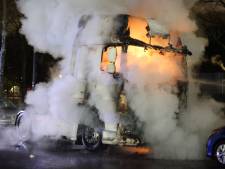 Geparkeerde vrachtwagen brandt uit in Rijswijk