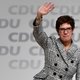 Merkels bondgenoot Annegret Kramp-Karrenbauer volgt haar op als partijleider van CDU