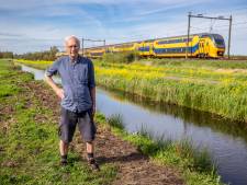 Meer treinen en stations tussen Delft en Schiedam: ‘Wonder dat dit goed gaat, trein rijdt over dik water’ 