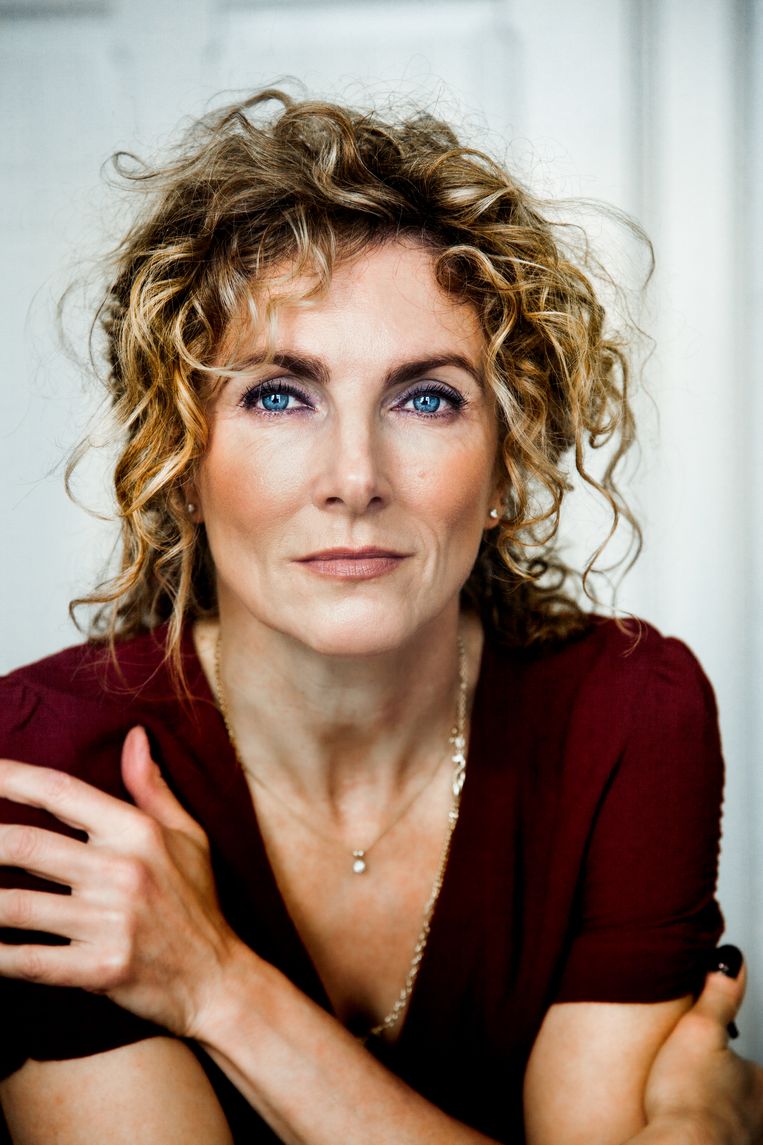 'Er was altijd dat geworstel van Ayaan met stiptheid. Dat blijft iets waar je als westerling niet bij kunt. Je hebt toch een horloge?'  Beeld Billie Glaser bewerkt door Suzanne Arts