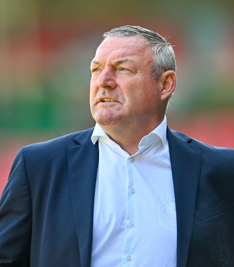 FC Twente-trainer Ron Jans wil nog niet aan Fiorentina denken: ‘Bij goal tegen kan het nog erg onrustig worden’