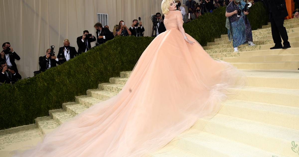 Билли Эйлиш заявляет о модном бренде Met Gala: «Я бы носила только платье, если бы перестал носить мех» |  Известный