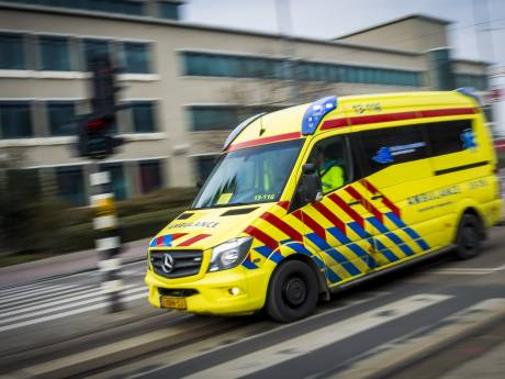 Botsing tussen bus en vrachtwagen bij Leiderdorp: bestuurder raakt gewond